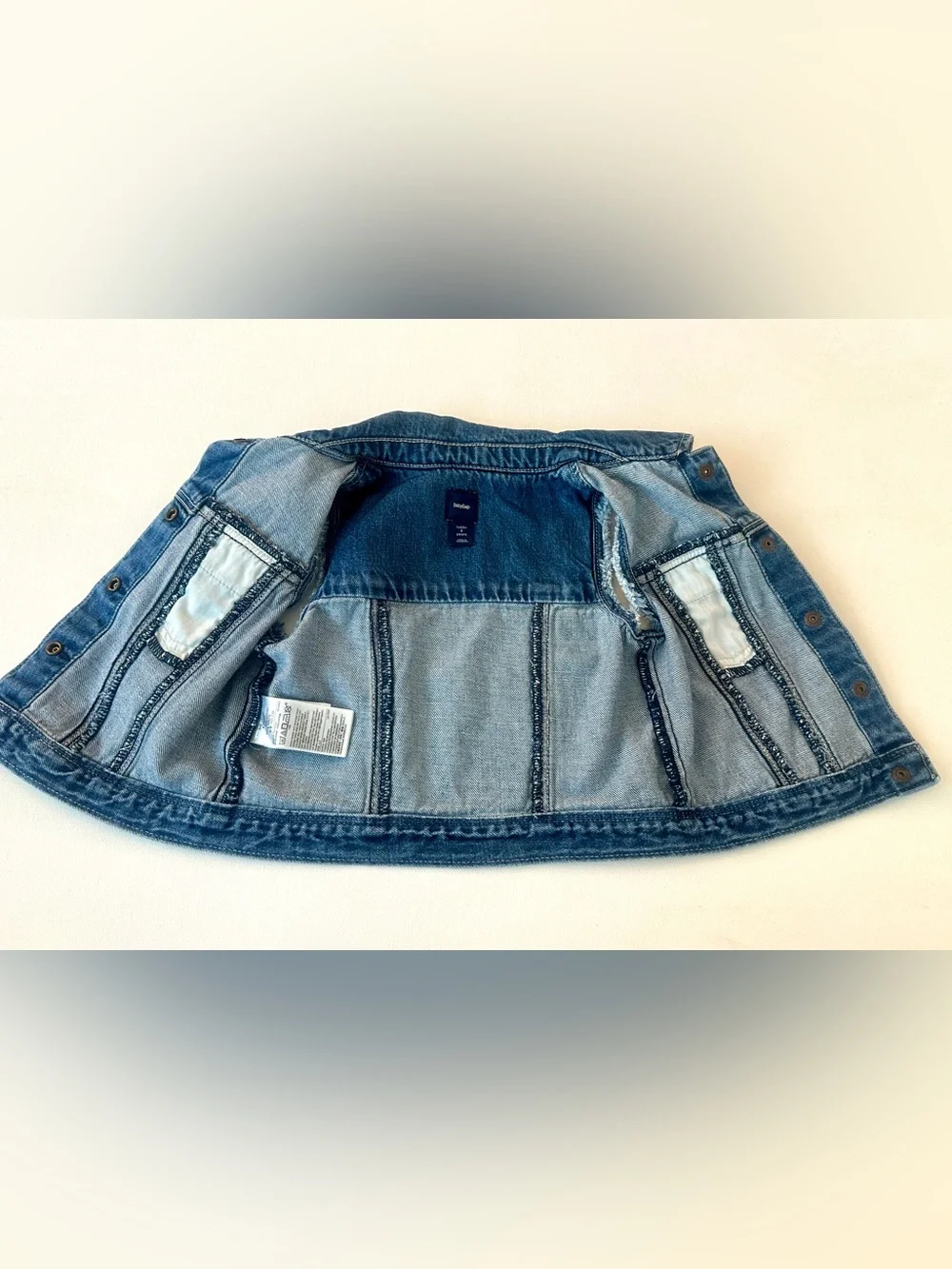GAP girl’s Denim vest. frayed sleeveless edges, chest flap pocket.  Size 4T.